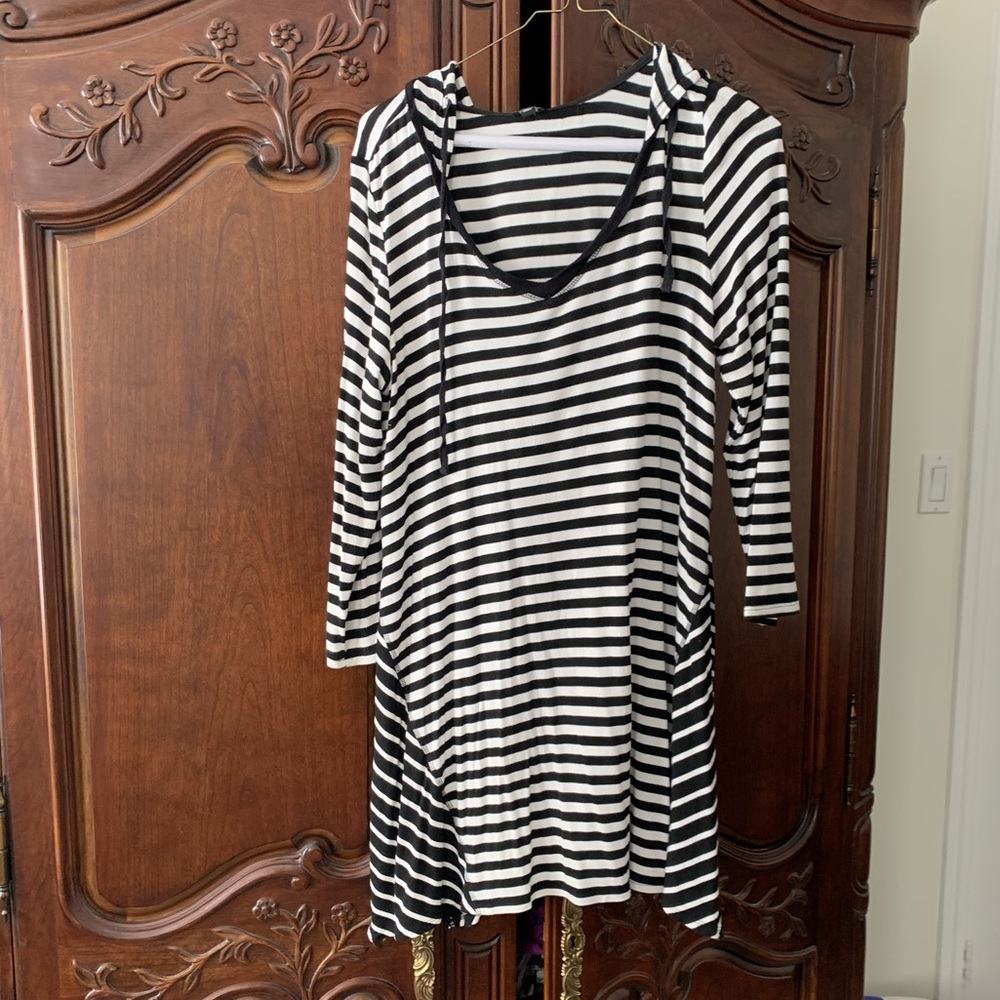 Hooded tunic top